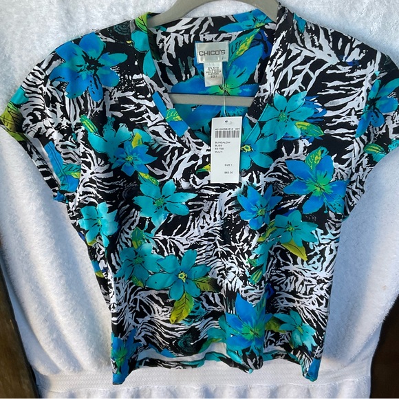 Chico’s Bungalow Bliss Short Sleeve Blouse Multi-Color; NWT; M/8 - Picture 2 of 11